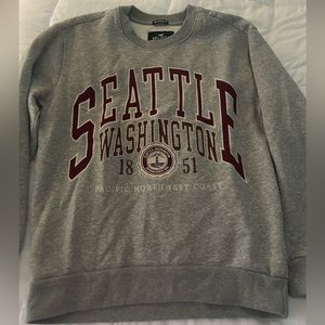 Vintage looking hollister crewneck men’s xs fits like a women’s s/m